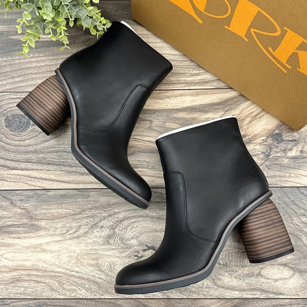 NIB Korks by Kork Ease Destiny 9.5M Block Heel Ankle Boots Booties Black